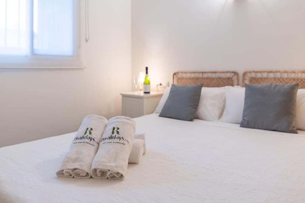 Cozy Close To The + Free Parking *