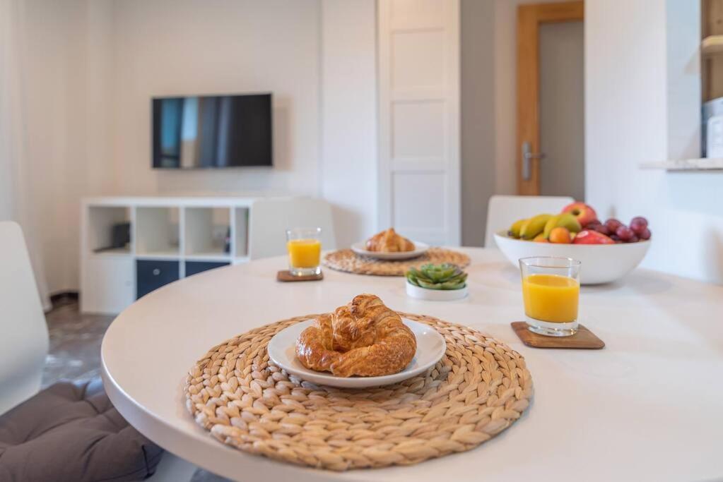 Cozy Close To The + Free Parking *