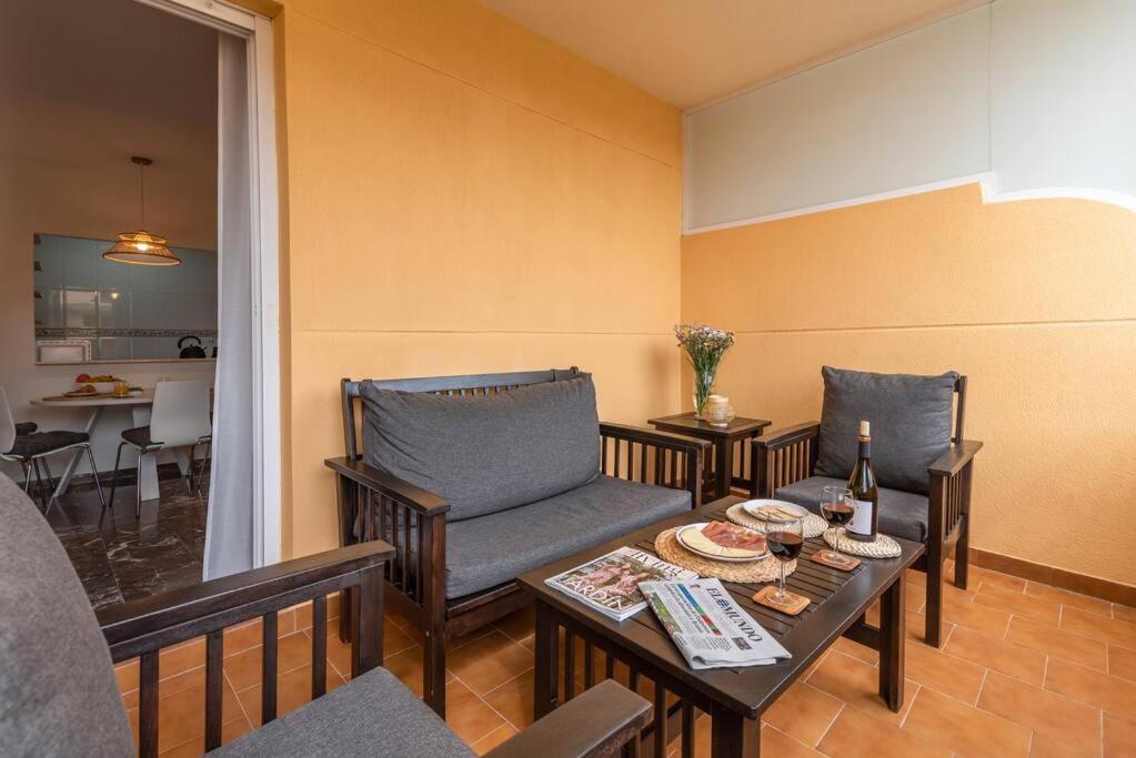 Cozy Close To The + Free Parking